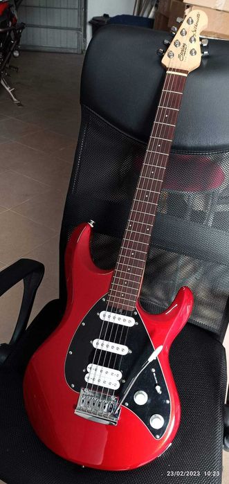 Guitarra Sterling Silhouette by Musicman