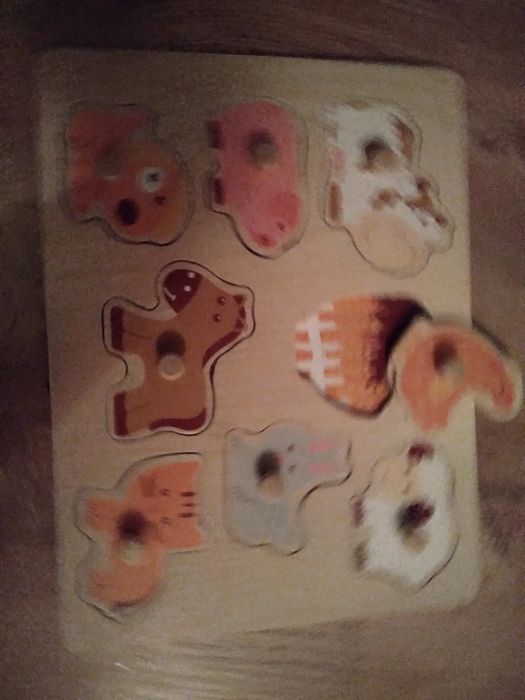 Zabawki dla beżowego dziecka