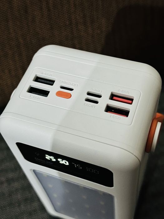 PowerBank 60000Mah + яркий фонарик и кабеля