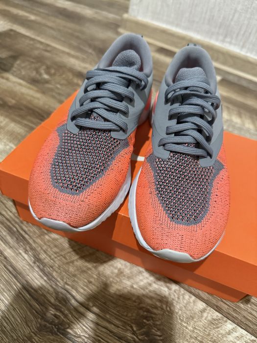 Кросівки жіночі Nike