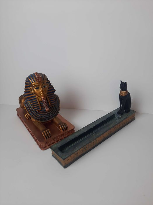 Estátua Veronese e peça egípcia