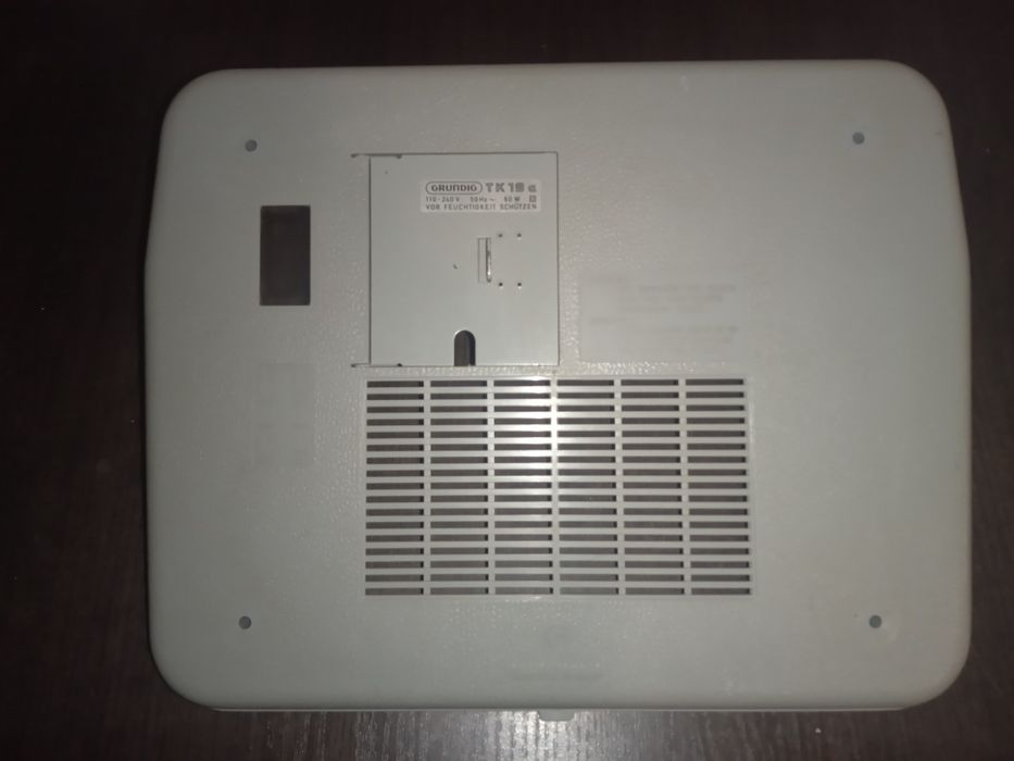 Dolna obudowa magnetofonu lampowego Grundig TK 19