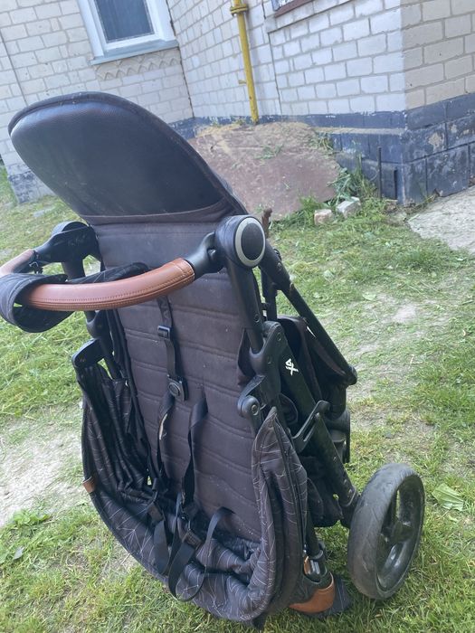 Продам дитячу каляску стан 8/10