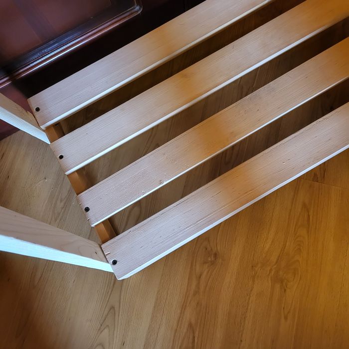 Стійка,вішак для одягу деревянна