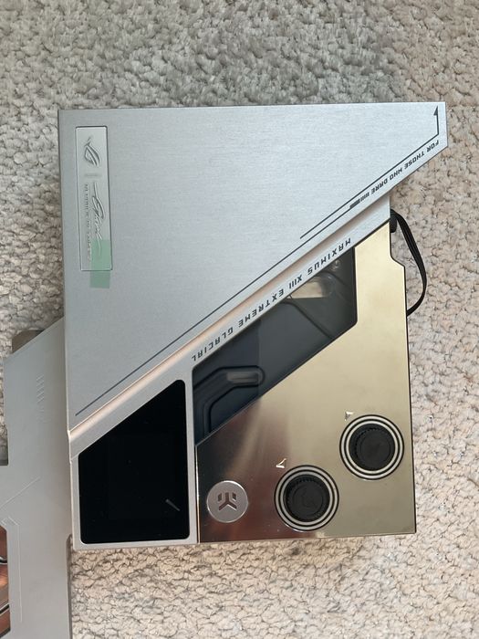 Chlodzenie VRM CPU PCH Rog Maximus 13 extreme glical Asus wodne