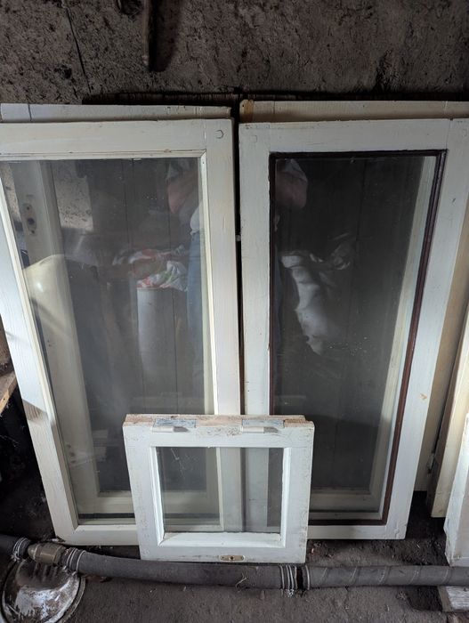Продам Не дорого:Балконные двери с коробом,Балконные рамы,оконные рамы.Сосна высшего качества.Остекление.Состояние-Добре.