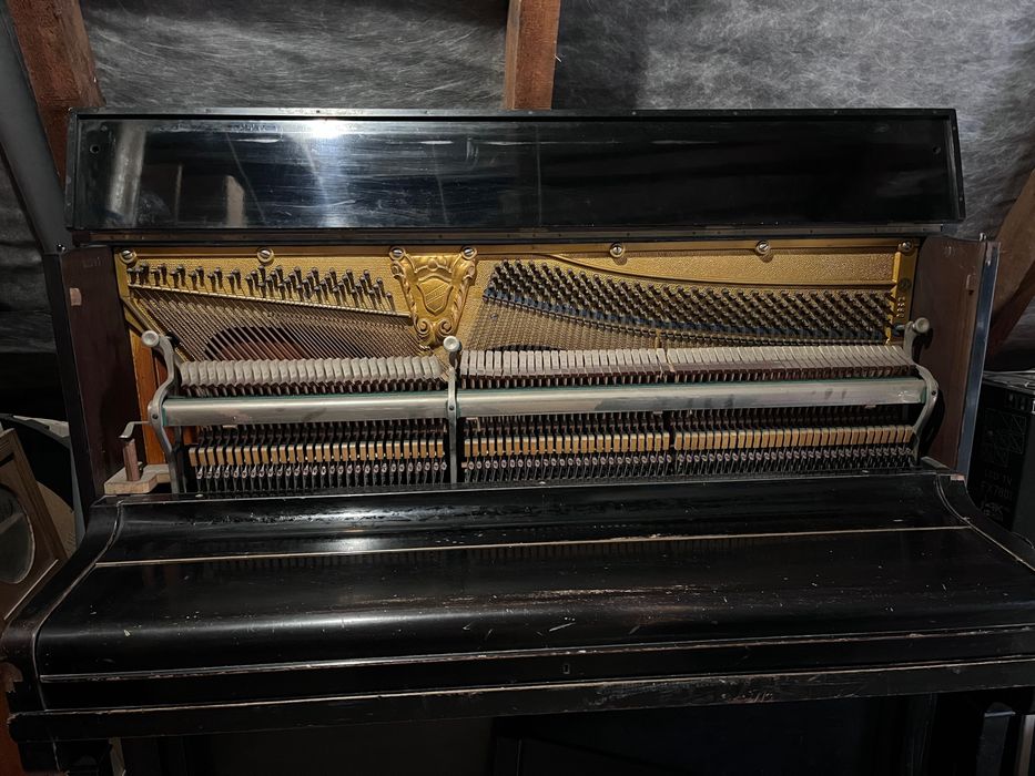 Pianino August Förster Löbau ok. 1930 r. | nr seryjny 62301 | pełna żeliwna rama