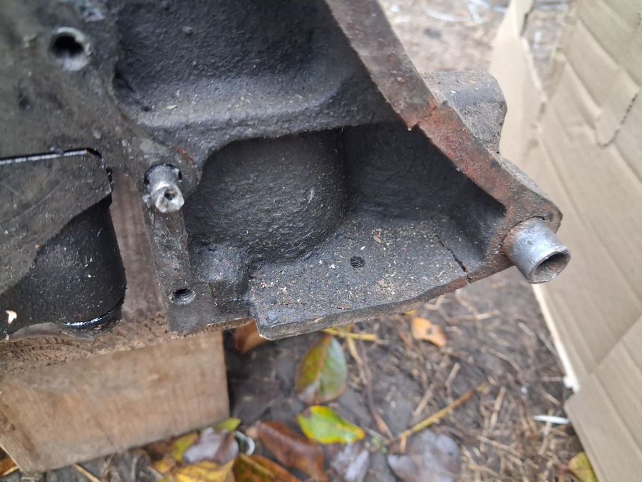 Блок двигателя Mitsubishi 4D56 2.5D - под ремонт / расточку