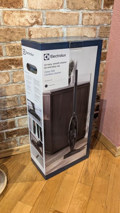 Бездротовий вертикальний пилосос Electrolux clean 300, На гарантії