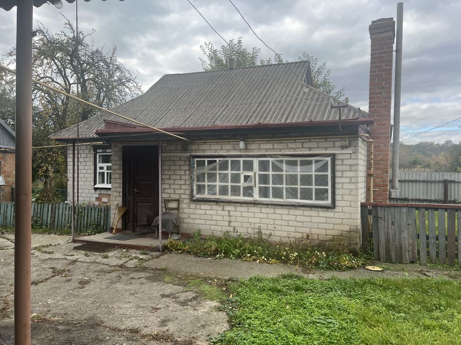 Продам 2 будинки в одному  дворі с. Садки