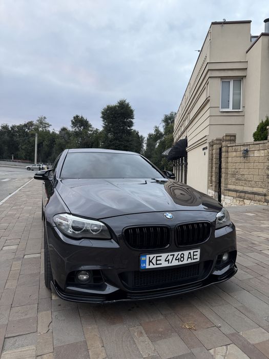 Машина BMW 5 f10