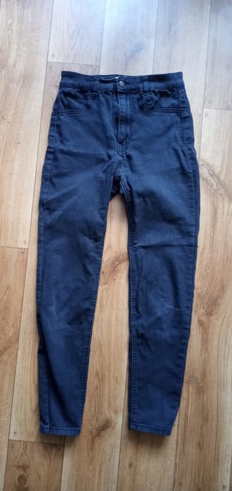 Czarne spodnie S lub 170 cm pull&bear