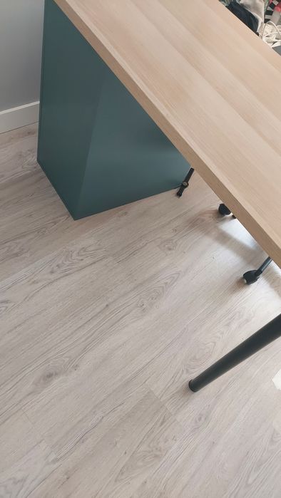 Secretária com gavetas  Ikea