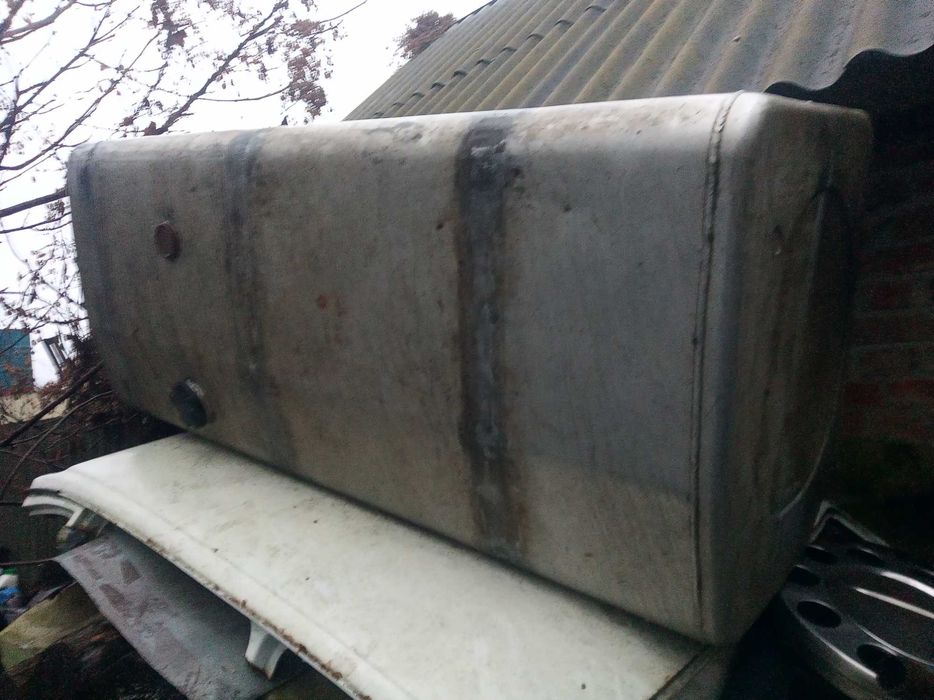 Продам паливний бак.