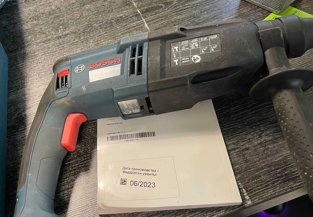 Młotowiertarka Bosch Professional GBH 240 + Uchwyt wiertarski | Stan BDB