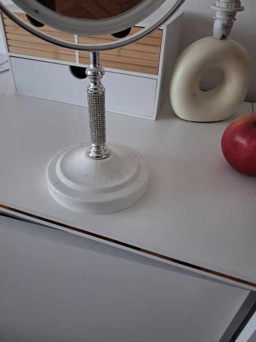 Lustro powiększane i zwykle