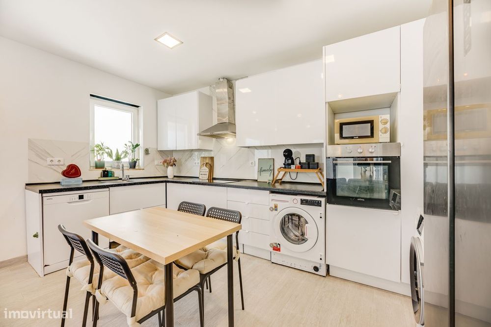 Moradia T2+1 | Remodelada | Suite | Lugar De Estacionamento