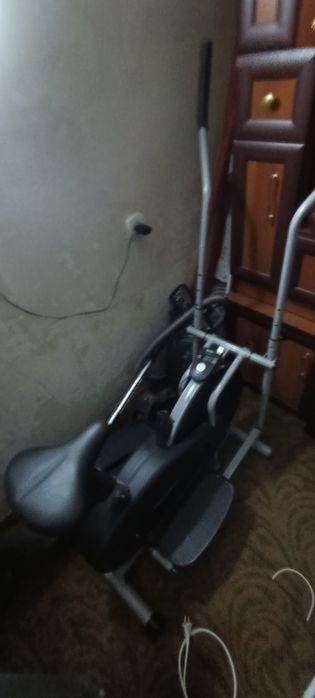 Продам Тренажёр (орбитрек) HouseFit HB 8169S