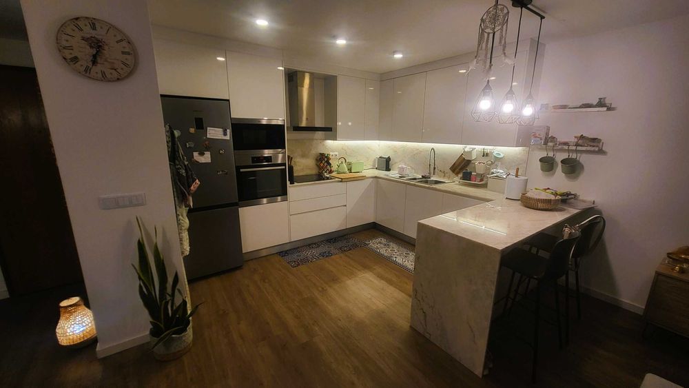 Arrenda-se T2 totalmente renovado