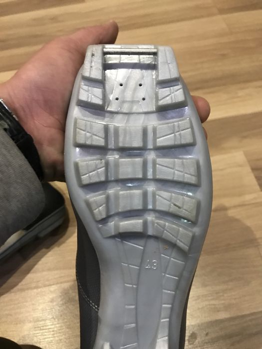 Лыжи беговые, ботинки лыжные.