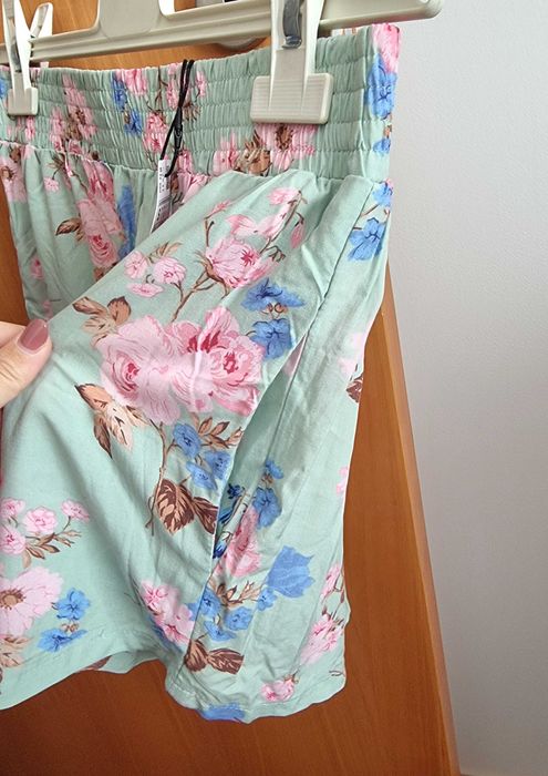 Calções verde floridos Stradivarius 100% viscose S - novos c etiqueta