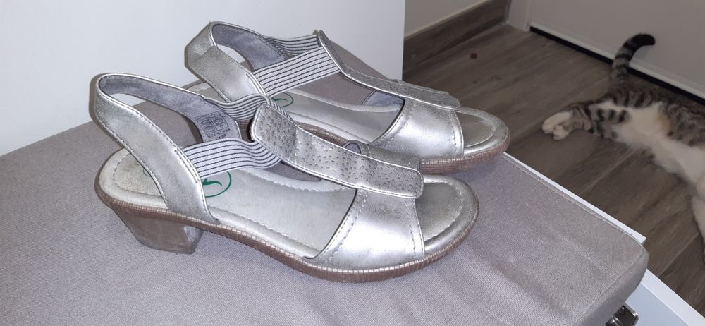 Sandálias prateadas