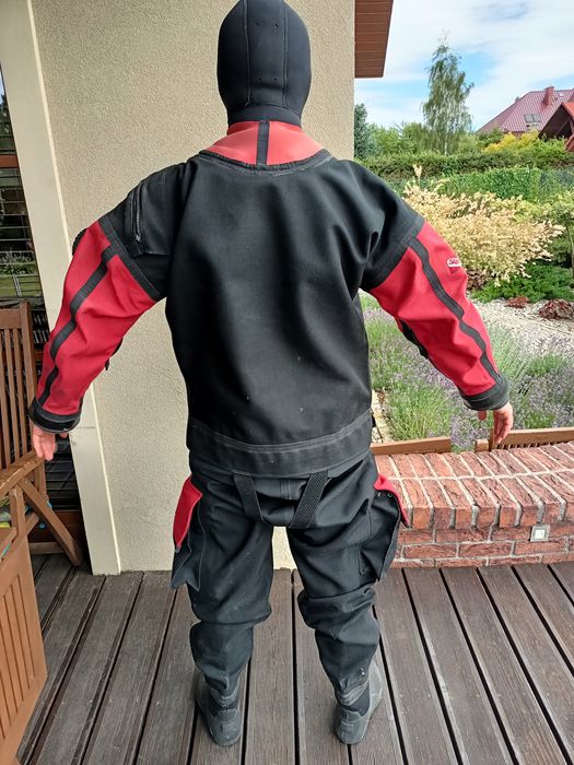 Sprzęt nurkowy skafander Santi