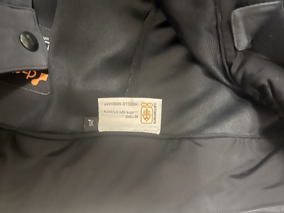 Vendo Fato para andar de Moto como novo um exelente fato para quem hosta de uma joa qualidade e proteccao