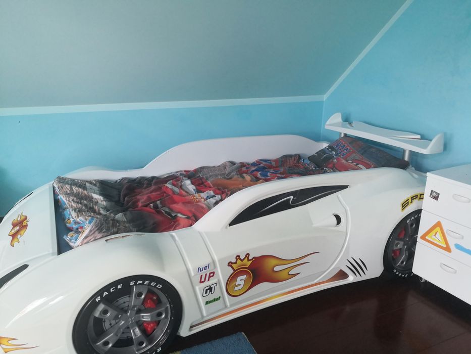 Łóżko dziecięce samochód