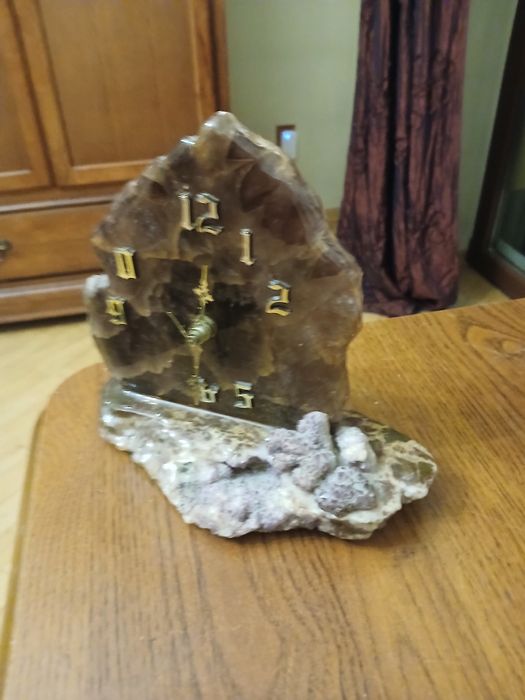 Piękny zegar kwarcowy