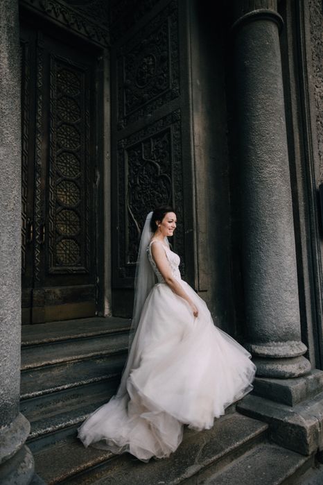 Весільна сукня зі шлейфом