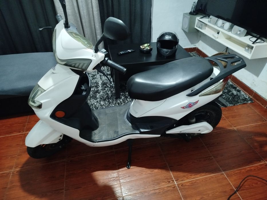 Scooter elétrica como nova
