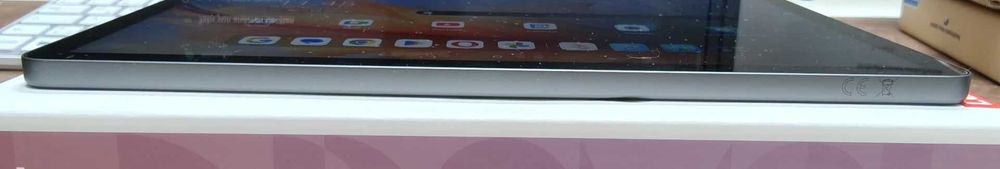 Недорогий планшет Lenovo Tab з металевим корпусом та стилусом