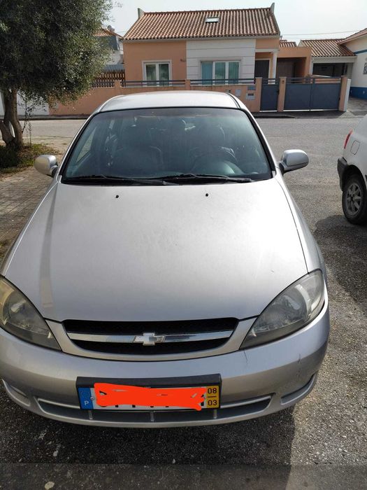 Chevrolet Lacetti 1.4 gasolina, ano 2008, com 178.000 km.