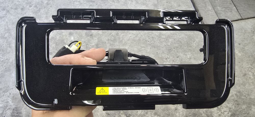 Безпровідна зарядка Mitsubishi Outlander 3  2018-2021