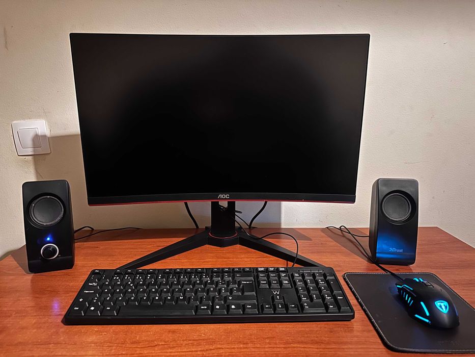 Pack Monitor AOC curvo, Rato Trust, Teclado standard, e Torre Gaming
