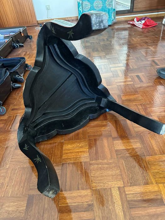 Mesa baixa chinesa em madeira lacada pintada à mão