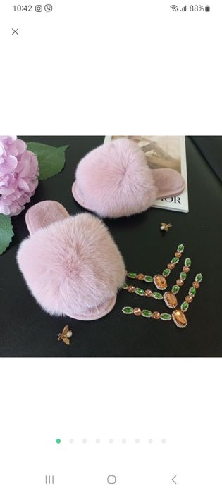 Пушисті жіночі тапочки