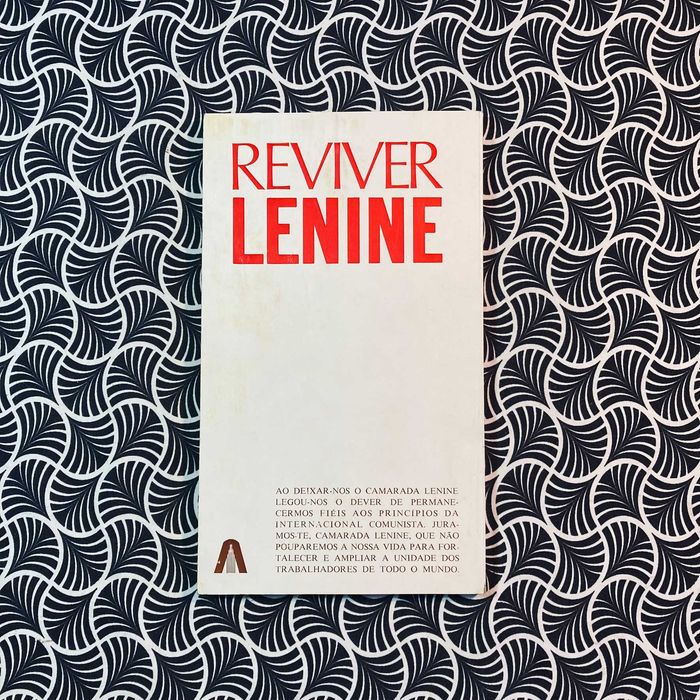 Reviver Lenine - Nadejda Krupskaia e José Estaline