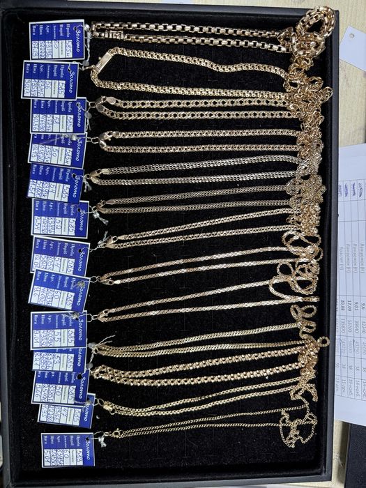 Ланцюжки та браслети золоті 4500-4800 грам.