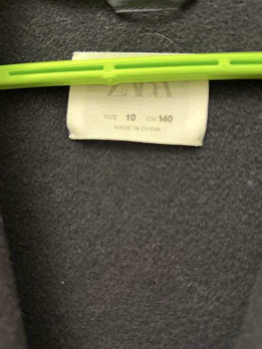 Продам пальто на девочку Zara