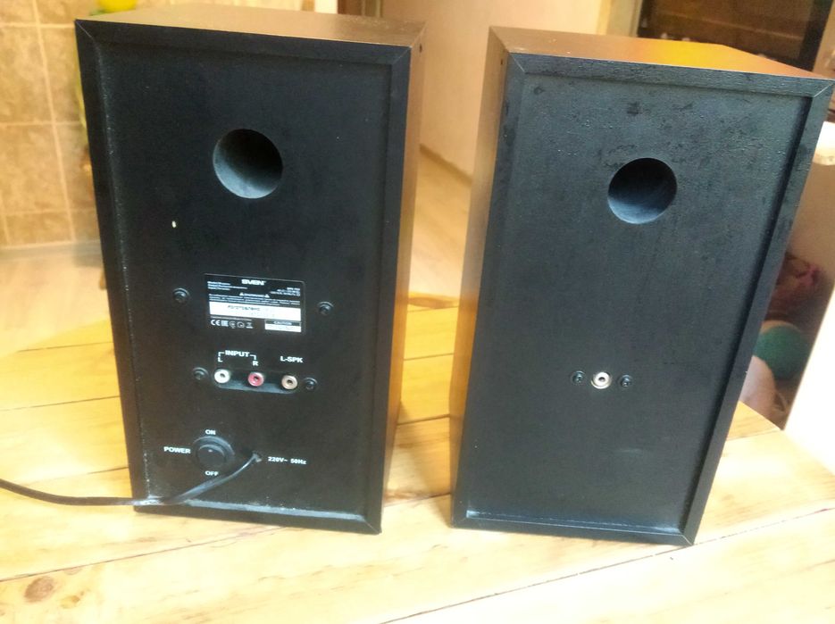 Продаю акустичну систему Sven SPS-702 Black
