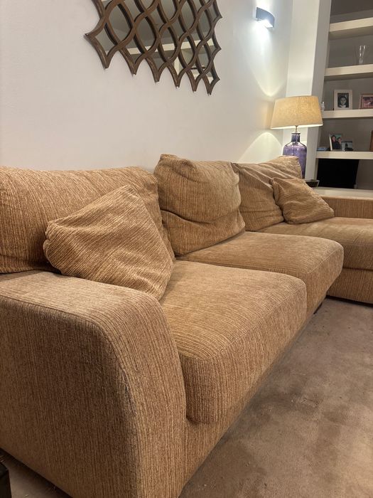 Sofá grande confortável