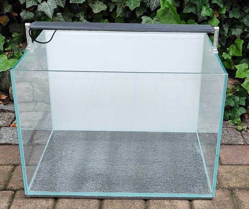 Akwarium 50x35x35cm i lampa Chihiros LED