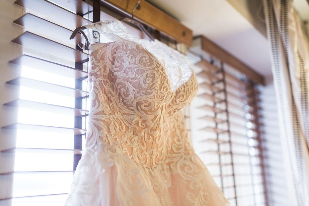 Продам весільну сукню