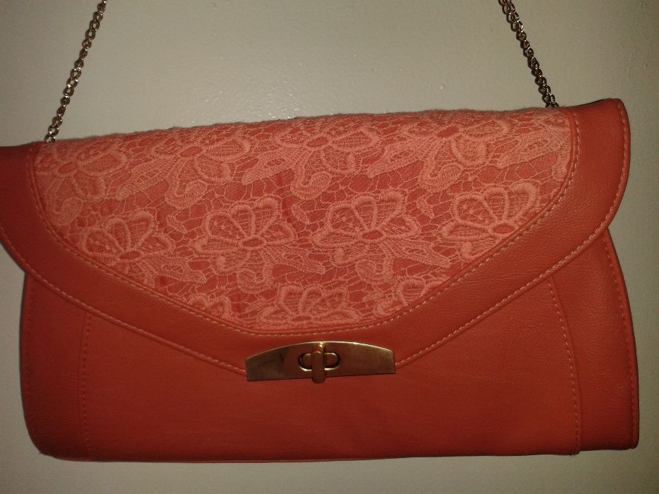 Nowa torebka NEW LOOK koralowa z koronką i na łańcuszku złotym