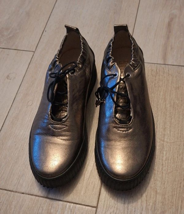 Półbuty damskie wiązane