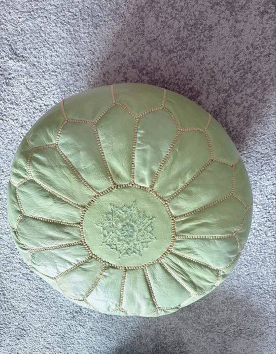 Pouf marroquino em couro natural