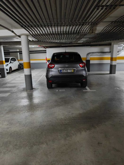 lugar de garagem na Cruz Quebrada para arrendar