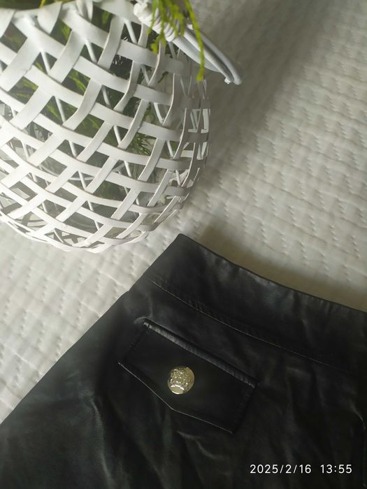 Czarna mini spódniczka z ekoskórki